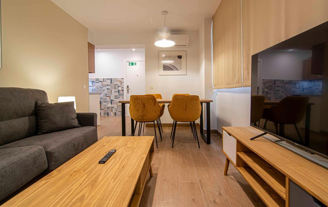 Apartamentos 1 Abril Malaga Ngoại thất bức ảnh