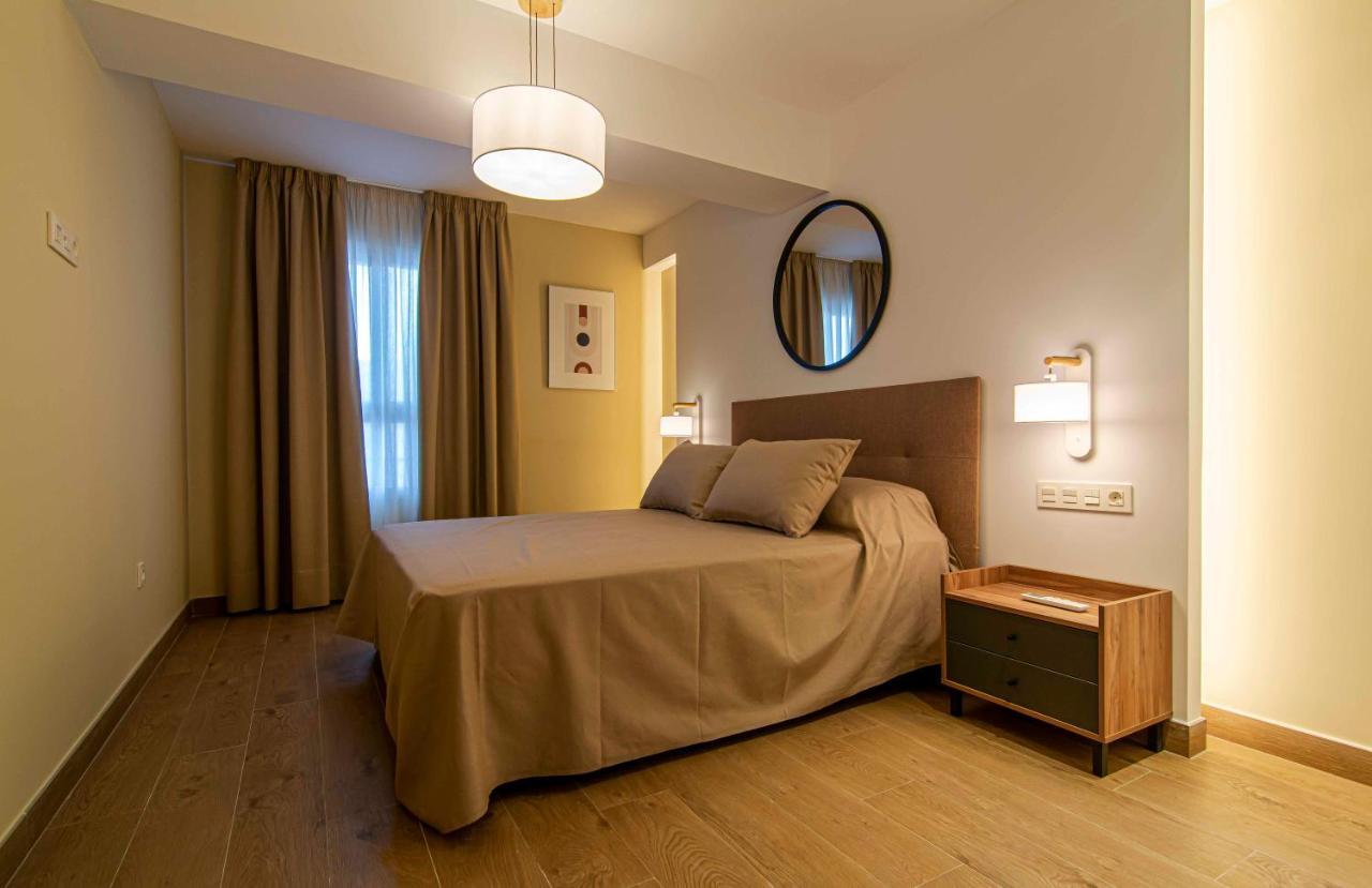 Apartamentos 1 Abril Malaga Ngoại thất bức ảnh
