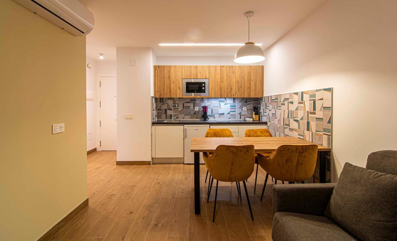 Apartamentos 1 Abril Malaga Ngoại thất bức ảnh