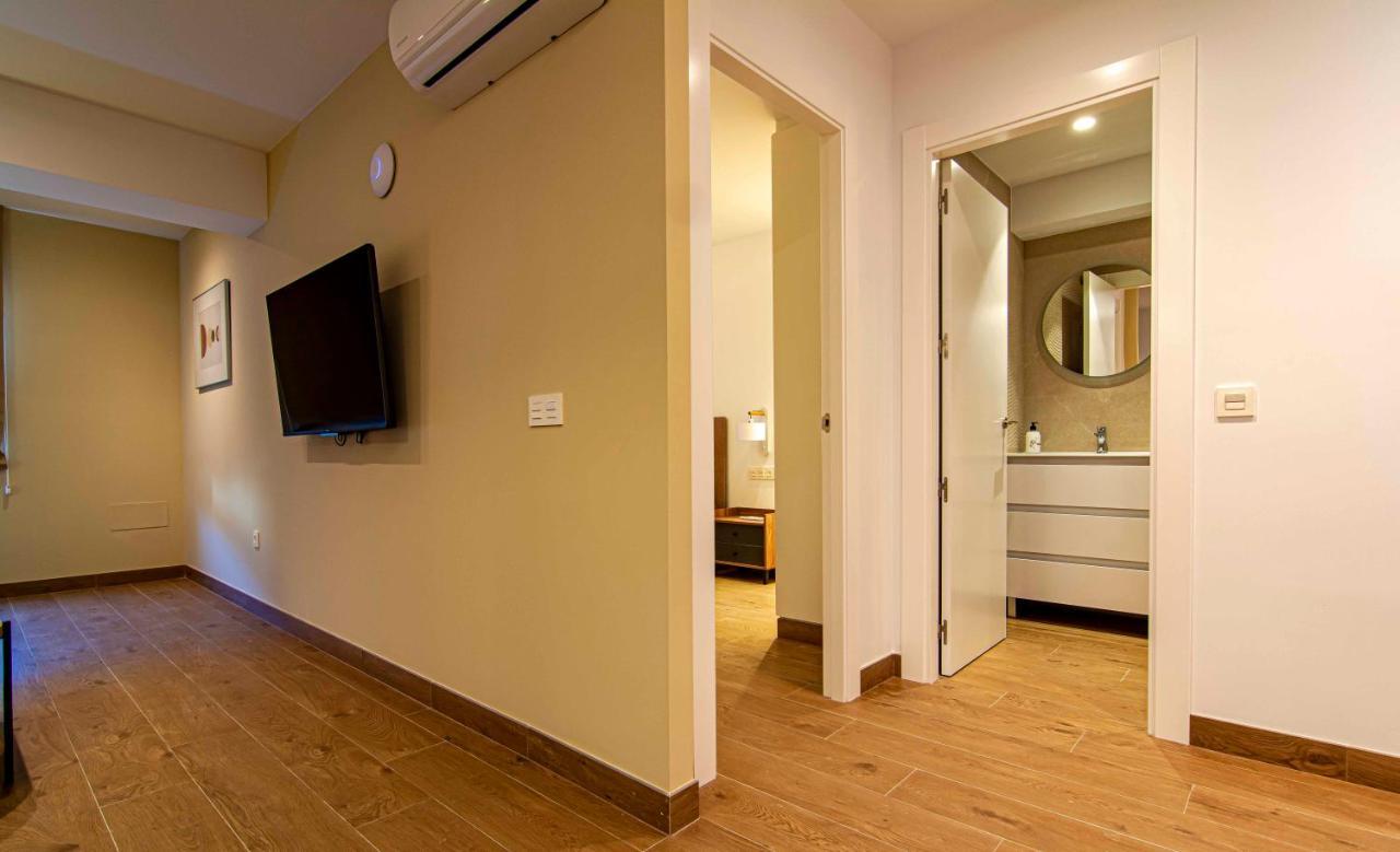 Apartamentos 1 Abril Malaga Ngoại thất bức ảnh