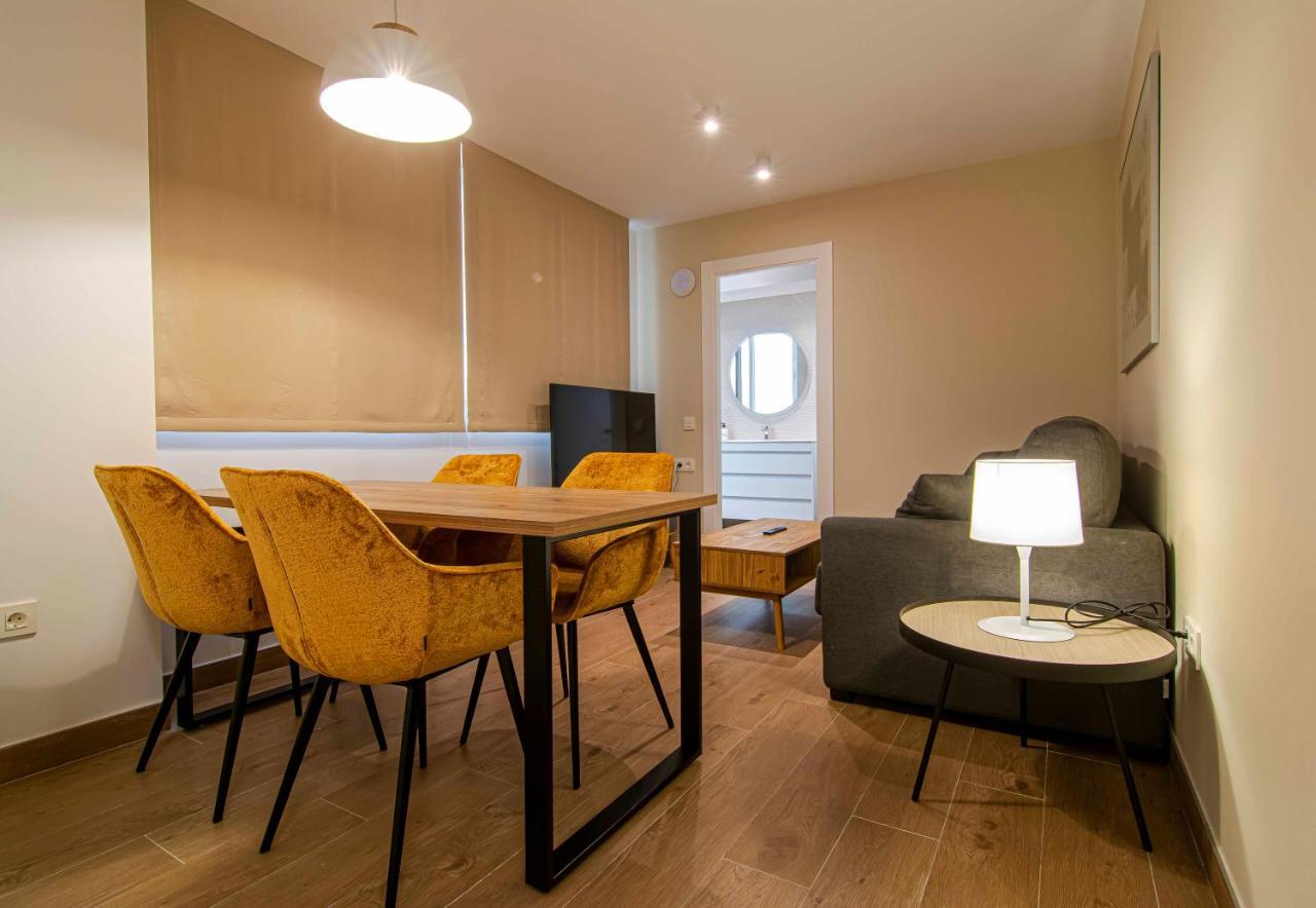 Apartamentos 1 Abril Malaga Ngoại thất bức ảnh