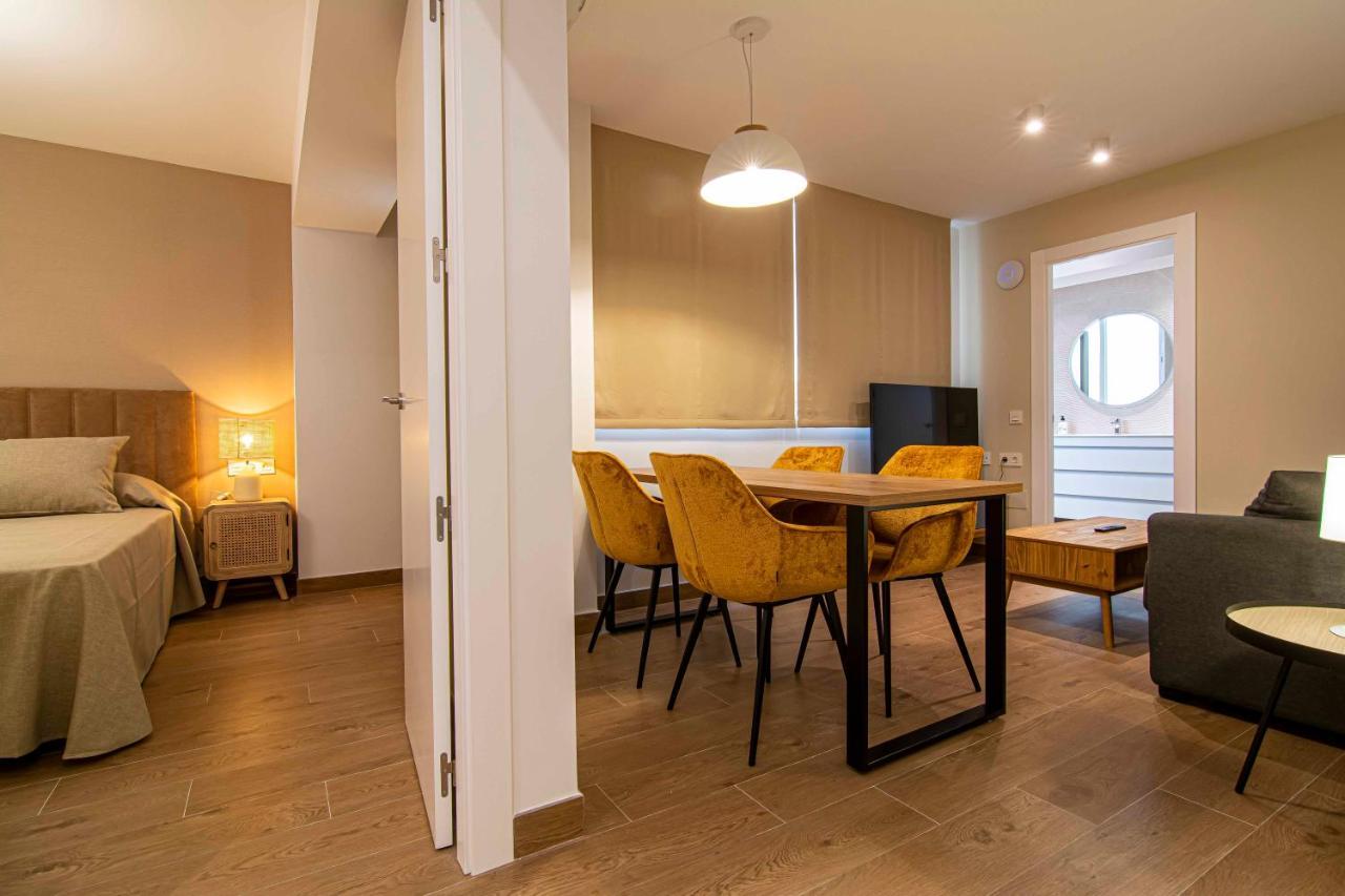 Apartamentos 1 Abril Malaga Ngoại thất bức ảnh