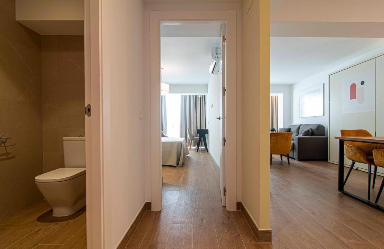 Apartamentos 1 Abril Malaga Ngoại thất bức ảnh