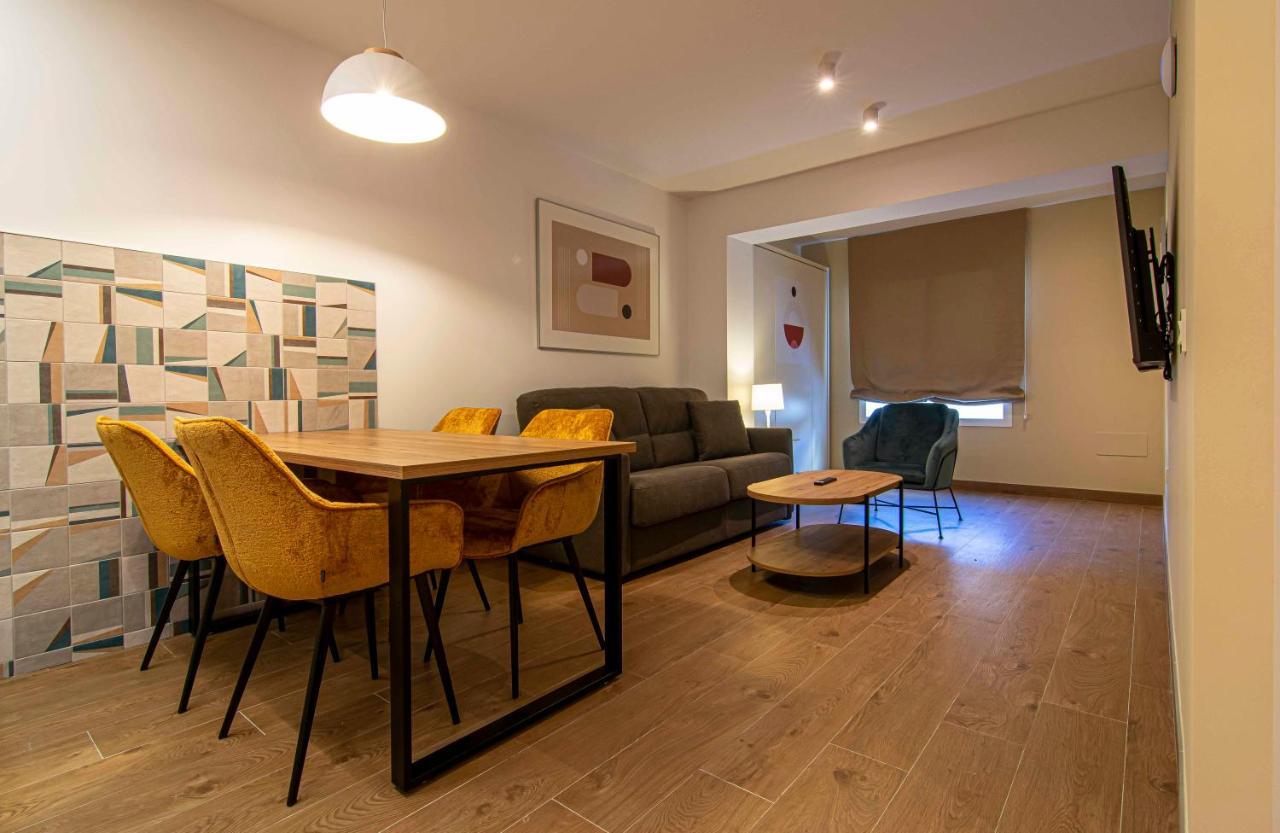 Apartamentos 1 Abril Malaga Ngoại thất bức ảnh
