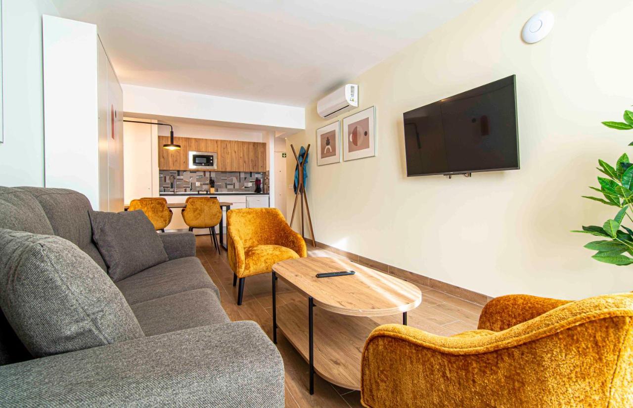Apartamentos 1 Abril Malaga Ngoại thất bức ảnh