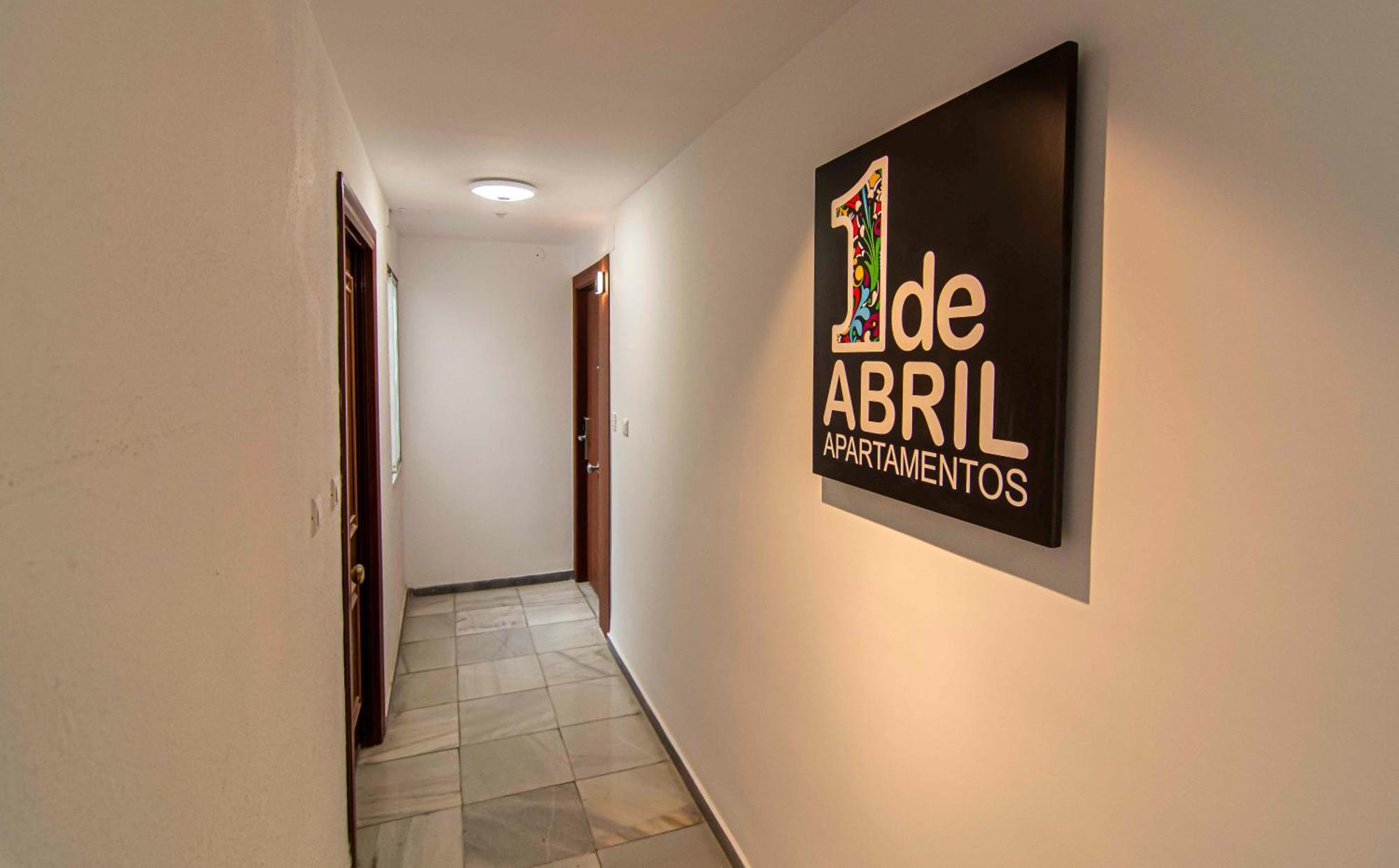 Apartamentos 1 Abril Malaga Ngoại thất bức ảnh